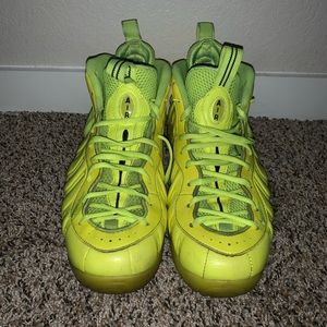 Air foamposite pr “volt”